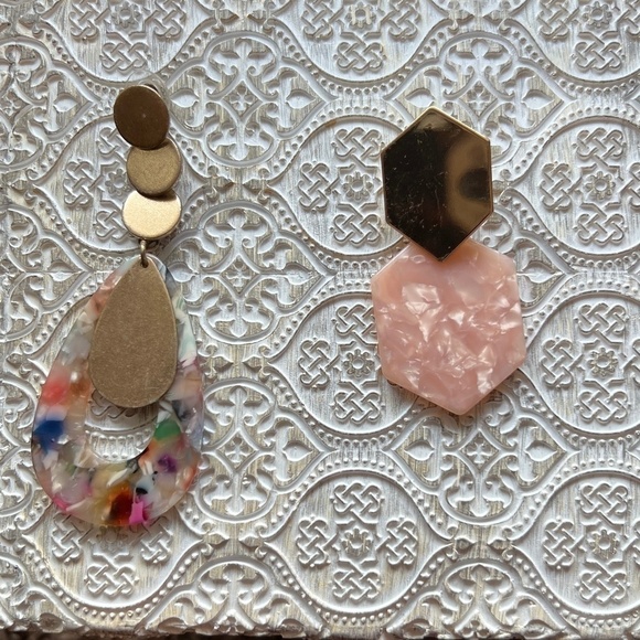 𝅺SALE💚 any 3 for $18 💚 Statement Dangle Hoop Earrings Resin Acrylic Earrings - Picture 1 of 1